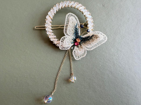 🌸 Elegant Pearl & Crystal Hair Clip