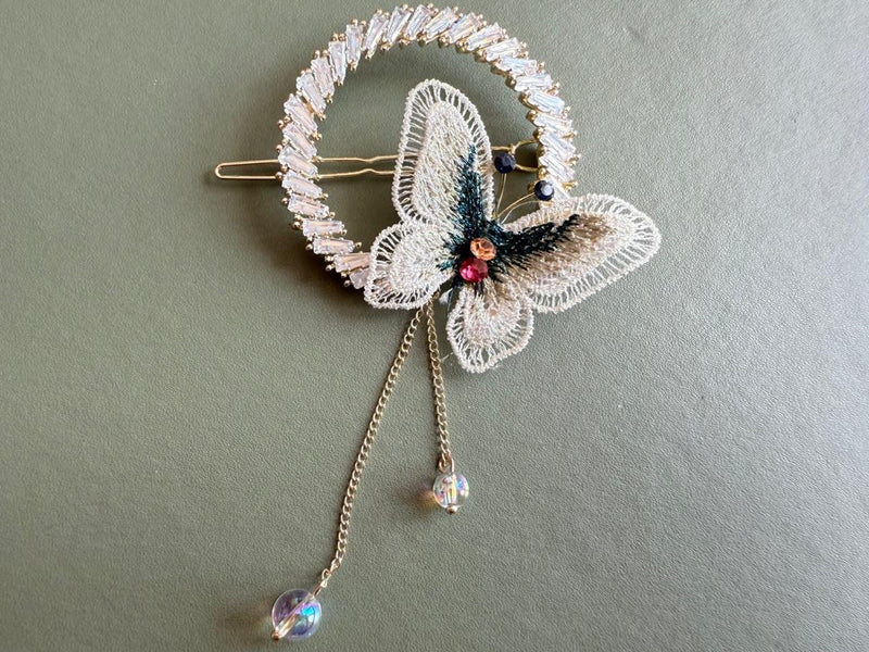 🌸 Elegant Pearl & Crystal Hair Clip
